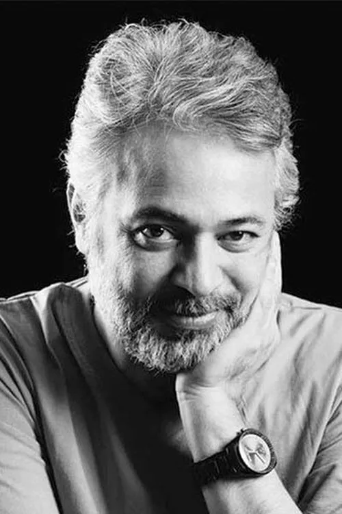 Hassan Joharchi interpretando a