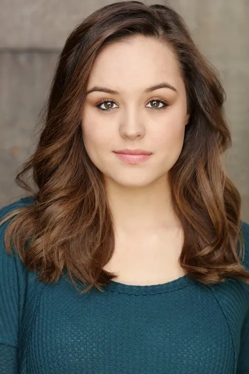 Hayley Orrantia interpretando a Brooke Thawley