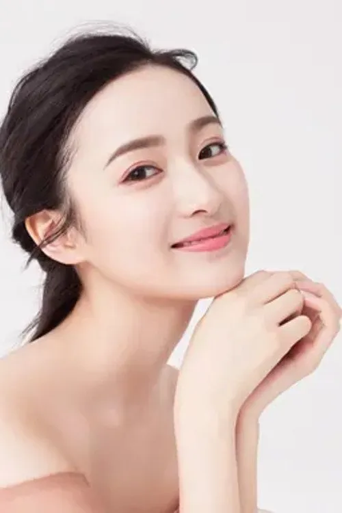 He Yiman — personaje: Dong Xi