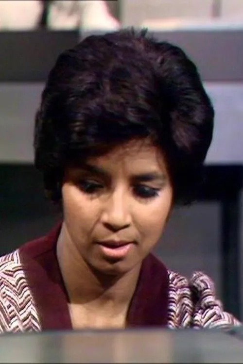 Heather Emmanuel interpretando a 