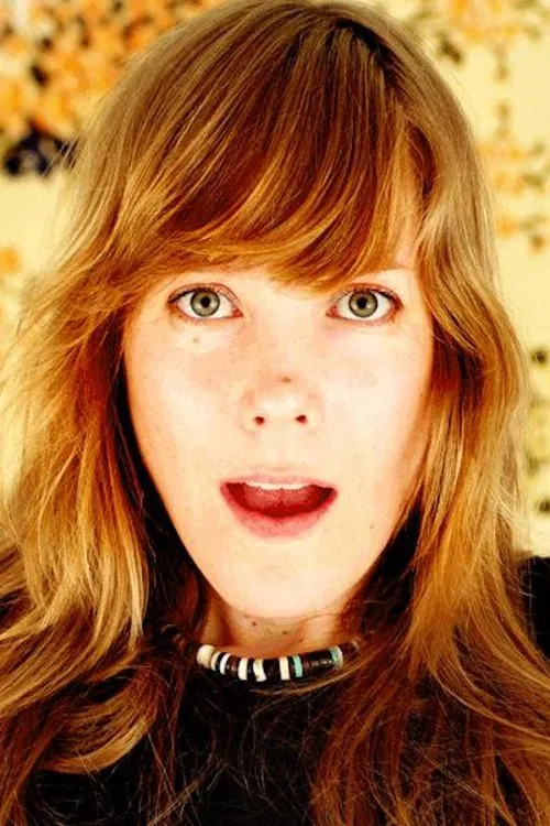 Heather Lawless interpretando a Marlene