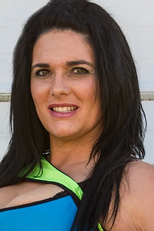 Heather McQuinn interpretando a Miss Natural