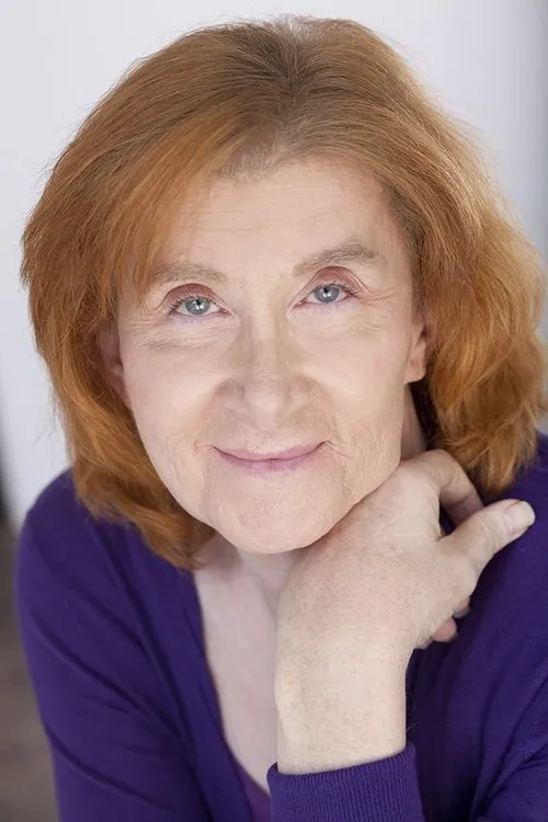 Heather Wynters interpretando a Reverend Mother Agnes