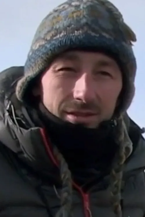 Hector Skevington-Postles — personaje: Self - Cameraman