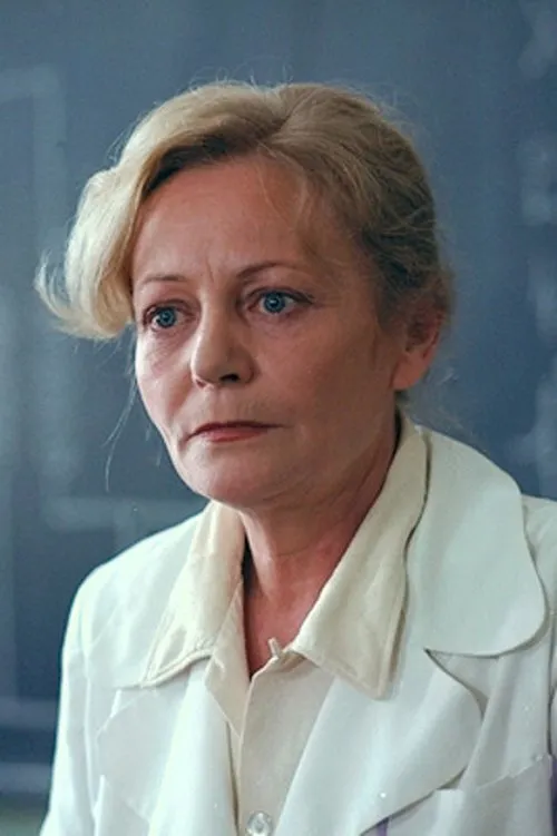 Juli Básti ha trabajado con Hédi Temessy en 4 ocasiones