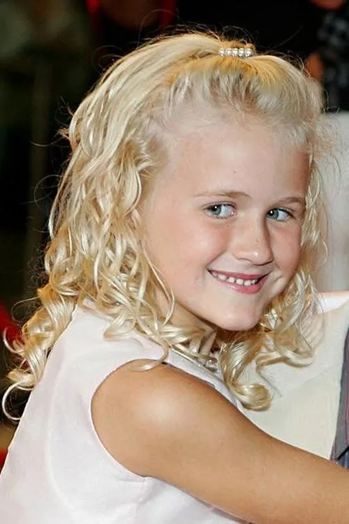 Heidi Hayes interpretando a Gina