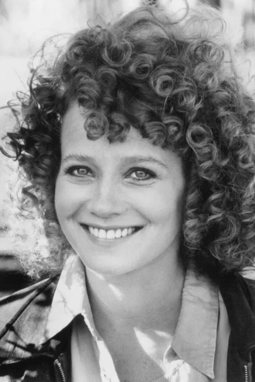 Heidi Kling interpretando a Casey Conway