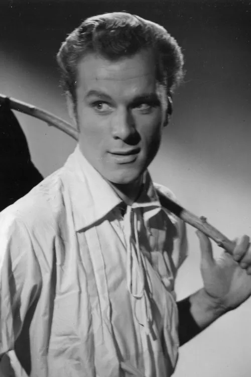 Heikki Heino interpretando a Olavi Torkko