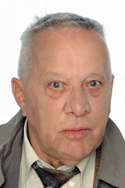Heinz Baumann — personaje: Ewald Strobel