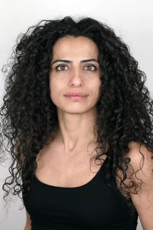 Adam Kais ha trabajado con Helen Al-Janabi en 1 ocasiones