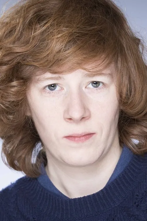 Helen Cripps interpretando a Lucy