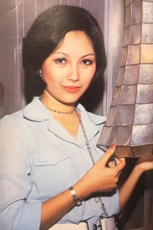 Helen Poon Bing-Seung interpretando a Sha's wife