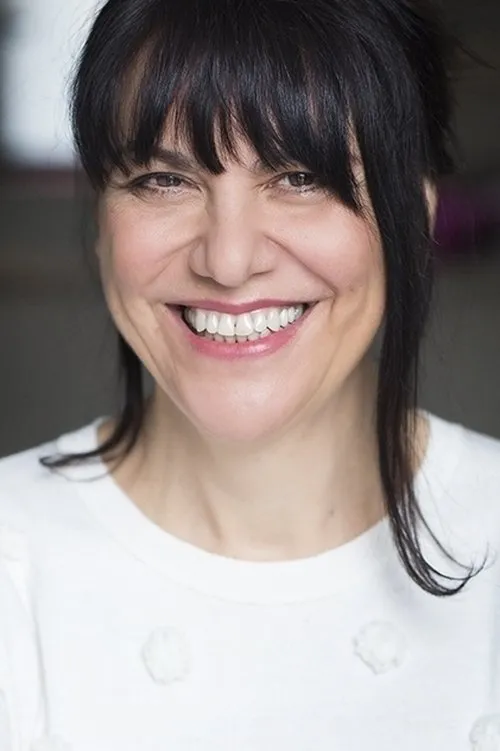 Hélène Mondoux interpretando a Une voisine