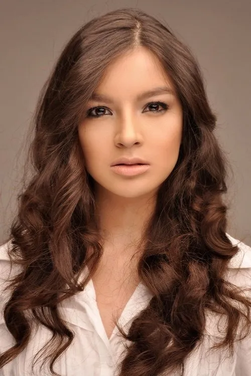 Helga Krapf interpretando a Kris