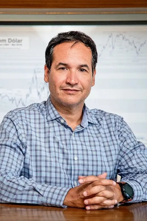 Fernando Holiday ha trabajado con Hélio Beltrão en 1 ocasiones