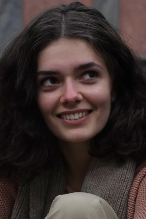 Henny Åman interpretando a Hanna