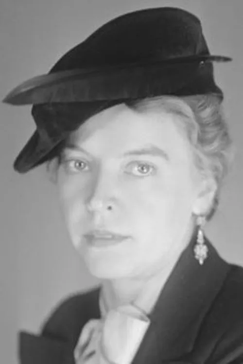 Henny Valjus interpretando a Elma Niininen