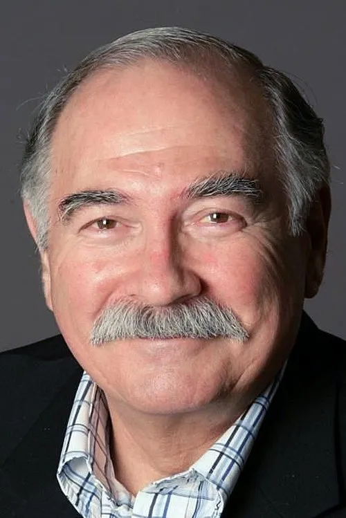 Martin Lewis ha trabajado con Henri Szeps en 2 ocasiones