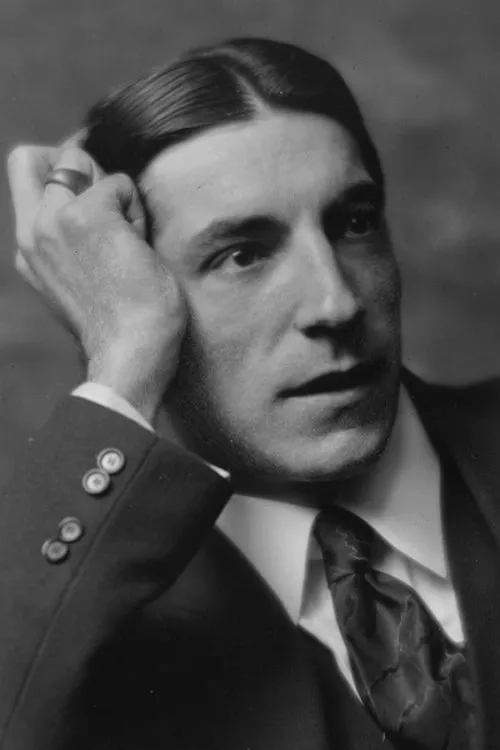 Henri Valbel interpretando a