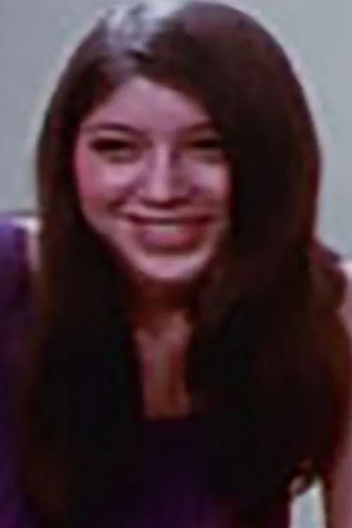 Henrietta Holm interpretando a Kitty