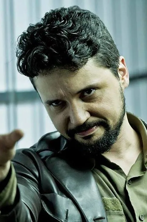 Henrique Trés interpretando a Parente