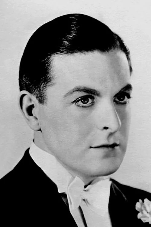 Henry Kendall interpretando a Vincent Floyd