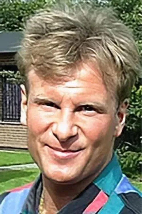 Henry van Damp interpretando a (archive footage)