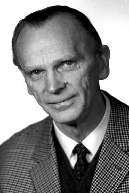 Henryk Borowski interpretando a Narrator (voice)