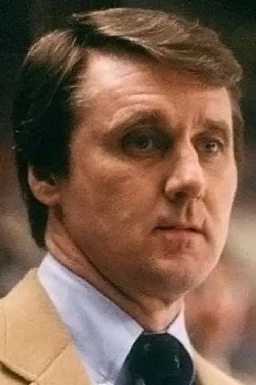 Herb Brooks interpretando a Self