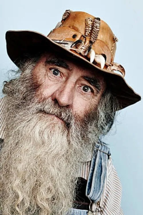 Herbert 'Cowboy' Coward interpretando a Toothless Man