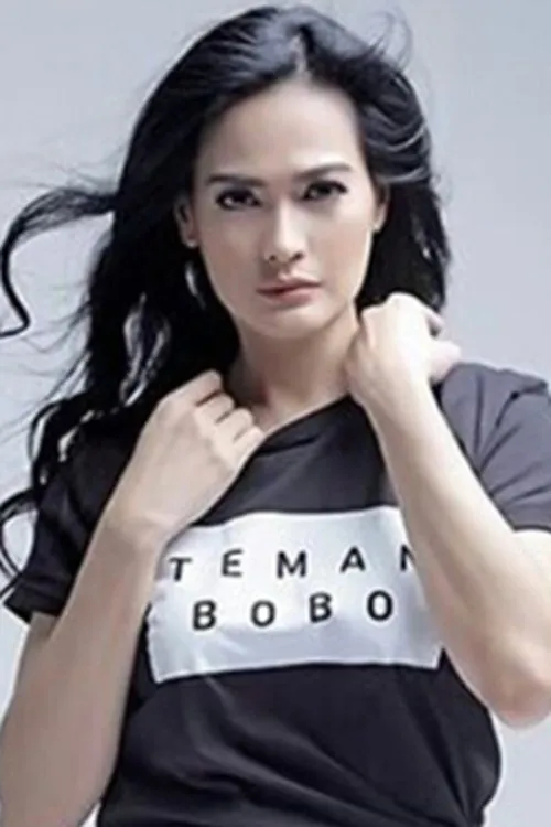 Herfiza Novianti interpretando a Kebo