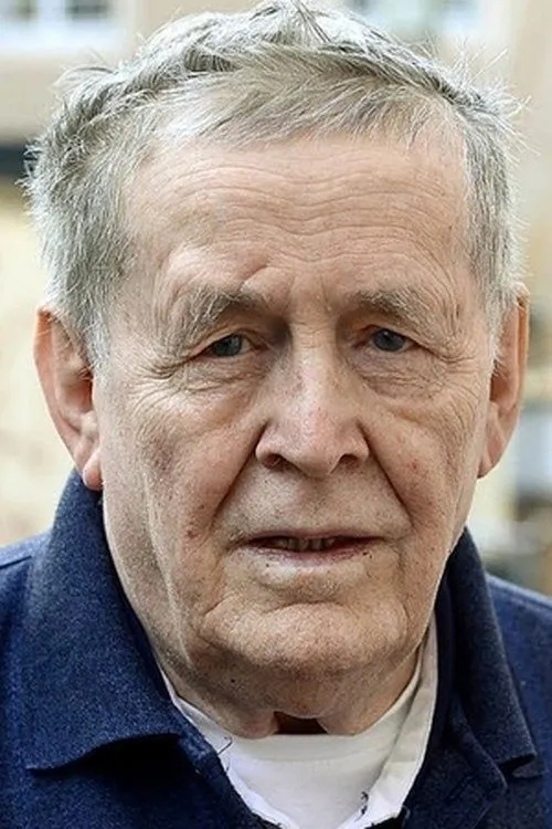 Hermann Lüdeking interpretando a Himself