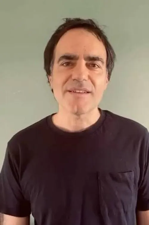 Hernán González Villamil interpretando a Theatre director