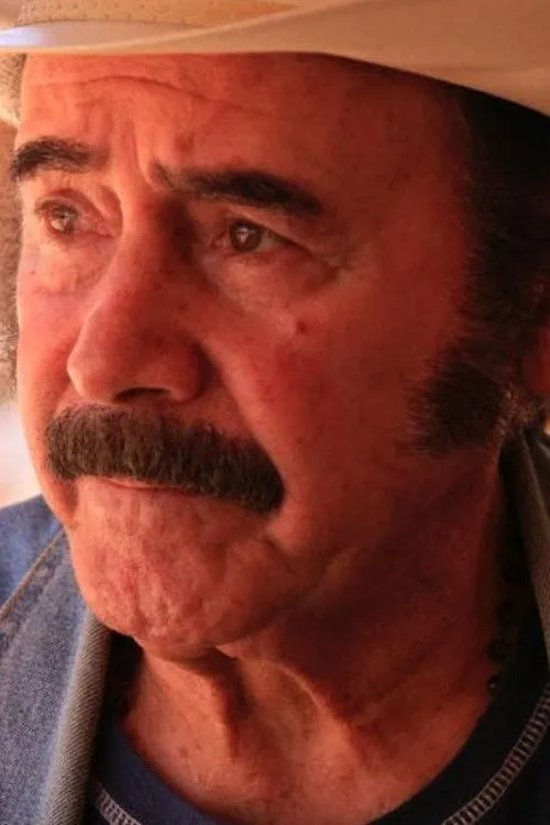 Hernando Name interpretando a