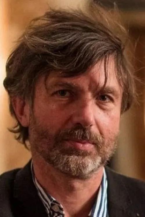 Hervé Piron interpretando a Le pédopsychiatre