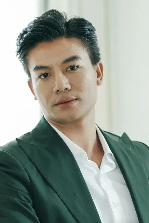 Hiếu Nguyễn interpretando a