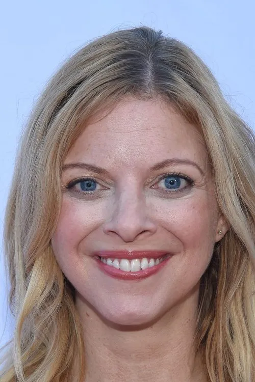 Hilary Barraford interpretando a Laura