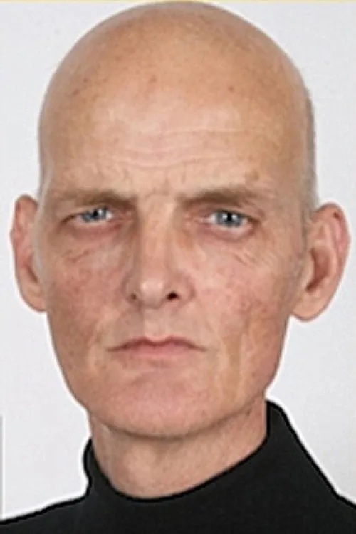 Hilary Reeves interpretando a The Curate