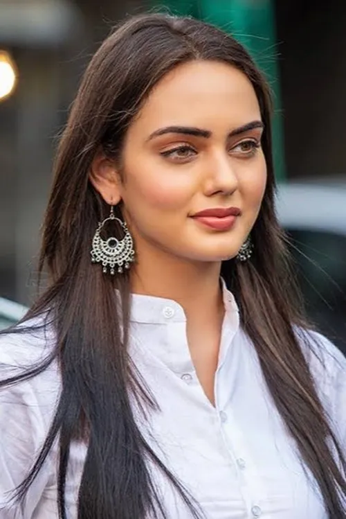 Himanshi Parashar — personaje: Sahiba Kaur Brar (née Monga)