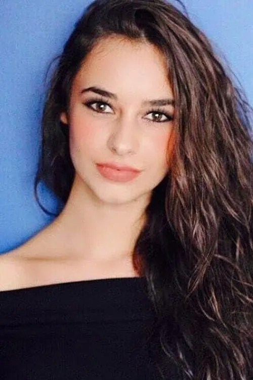 Eda Özel ha trabajado con Hira Koyuncuoğlu en 1 ocasiones