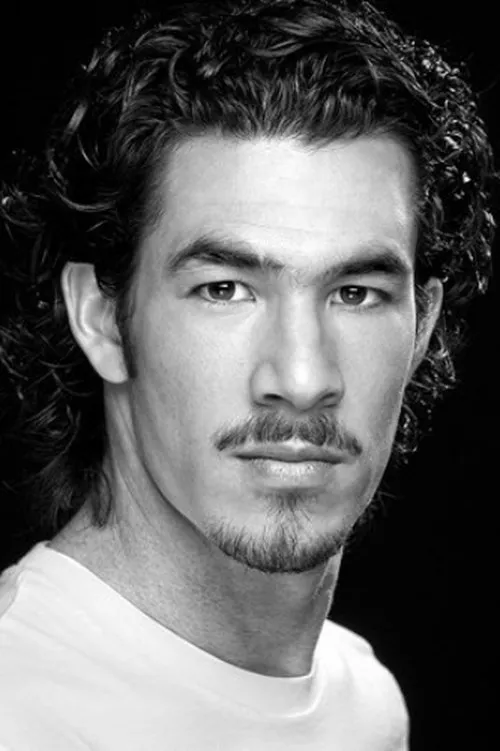 Hiram Bleetman interpretando a Ed