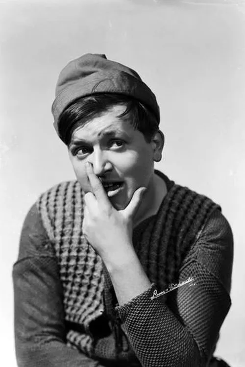 Loring Smith ha trabajado con Hiram Sherman en 2 ocasiones