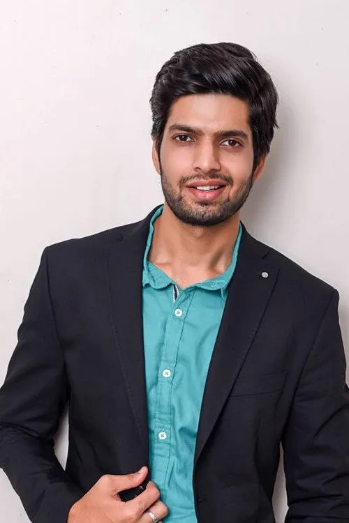 Hitesh Bhardwaj — personaje: Manav Sharma