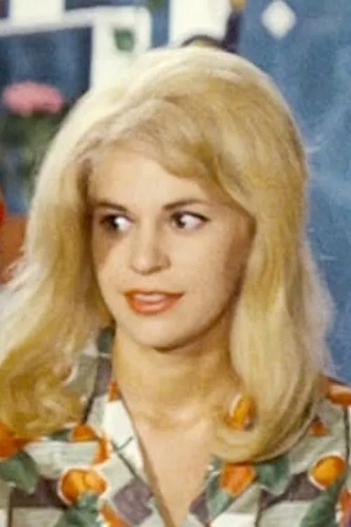 Hloi Liaskou interpretando a Mary Angelou