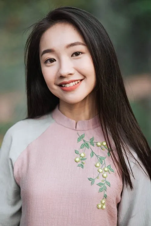 Ph?m Qu?nh Anh ha trabajado con Hoàng Hà en 1 ocasiones