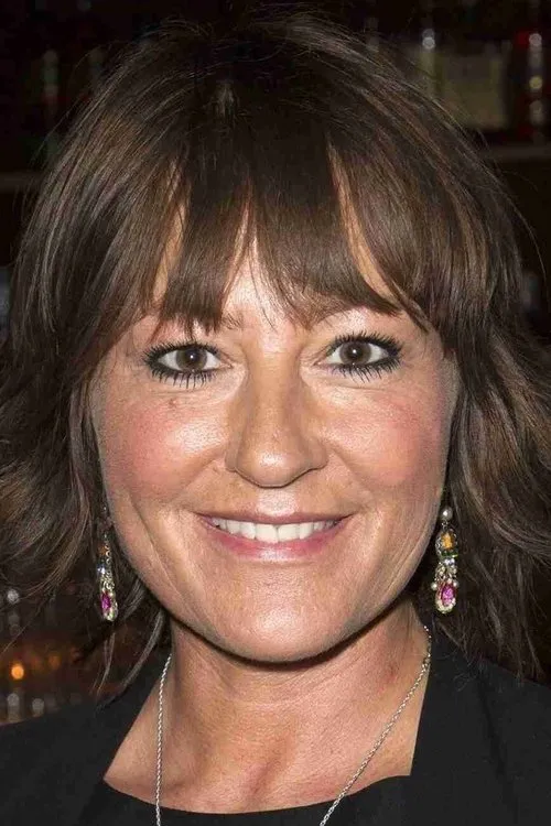 Holly Aird interpretando a Jo