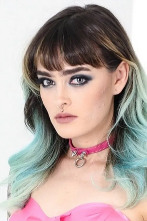 Holly Beth interpretando a 