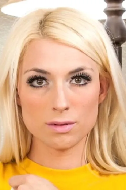 Holly Parker interpretando a 