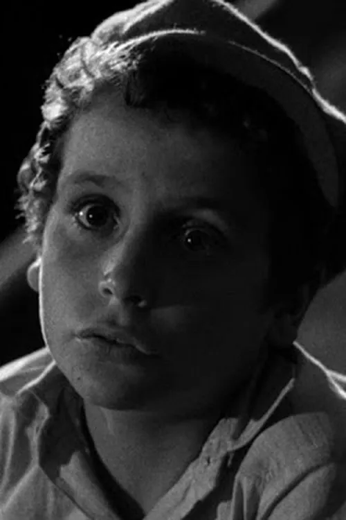 Horácio Silva interpretando a Carlitos