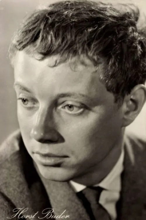 Horst Buder interpretando a 